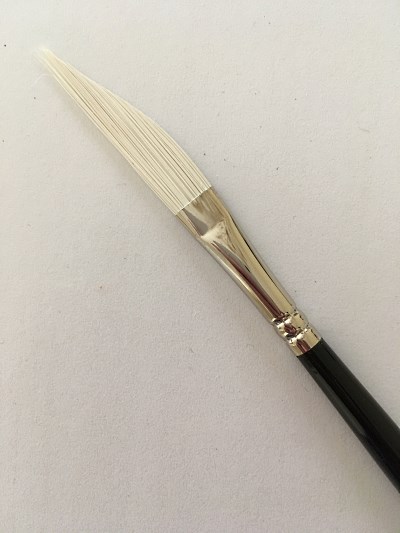 Angular synthetic sword brush for oils