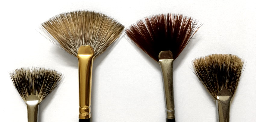 Fan brushes from synthetic bristles
